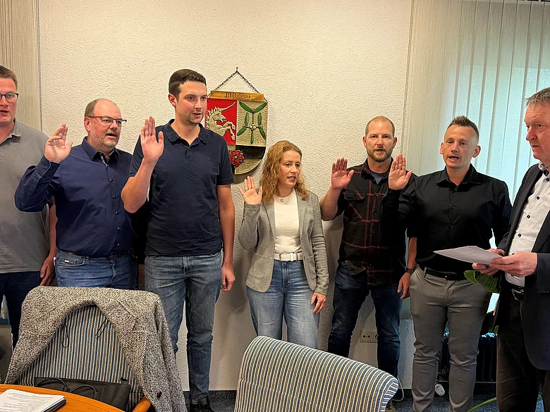 Bild v. rechts: 1. Bgm Karl Lappe, Manuel Herzing, Daniel Kutschera, Anja Rieß, Leon Göbel, Holger Wölfel, Timo Krauß